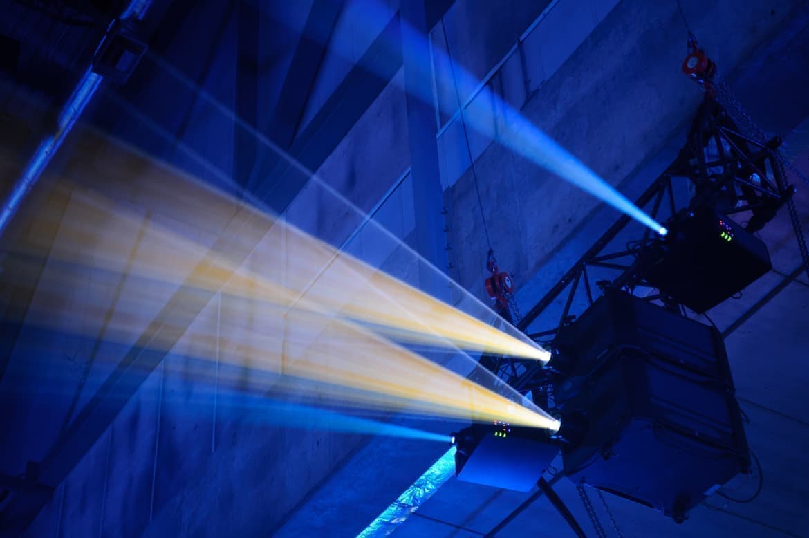 プロジェクター